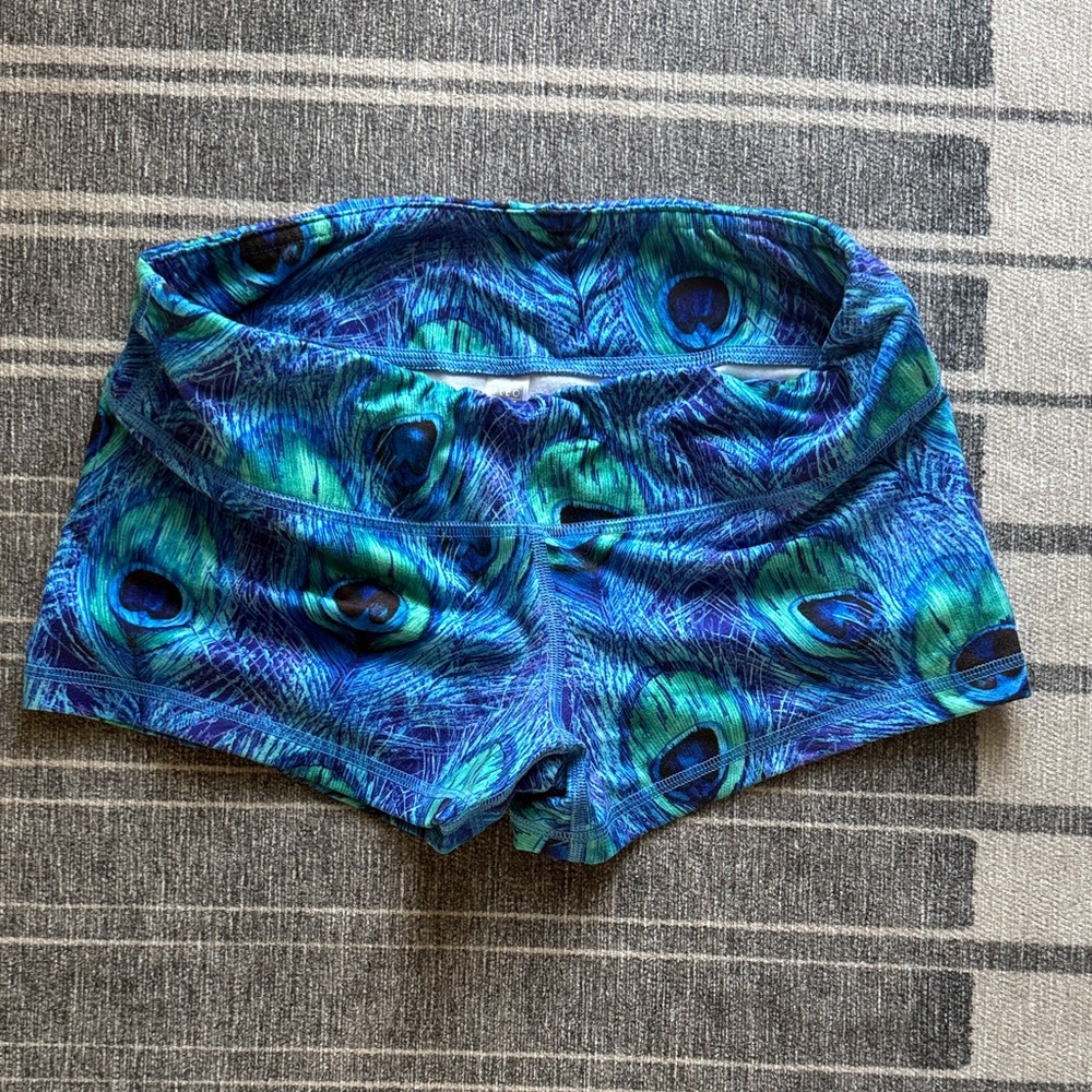 Peacock Print Women’s Active Shorts - Blue Green